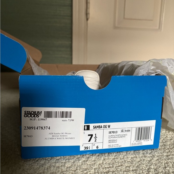 Adidas Samba OG Beige and White Sneakers - Picture 6 of 7